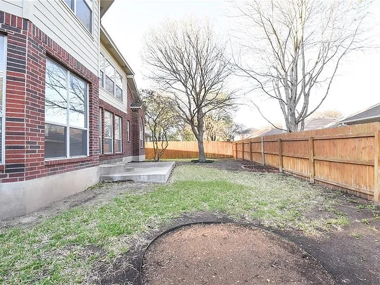 2101 Smoke Tree Trl — Photo 19
