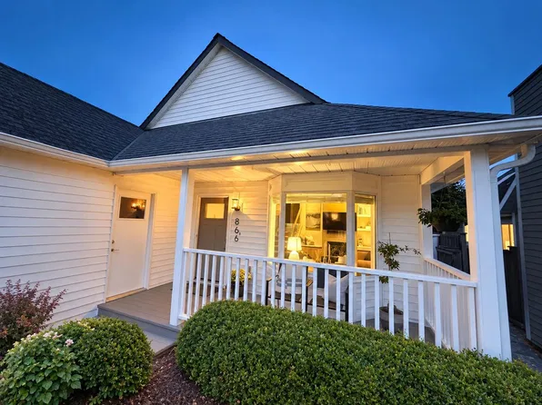 866 Nicolum Ct, North Vancouver, BC V7H 2R9