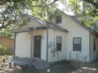 914 Tank St, Lockhart, TX 78644