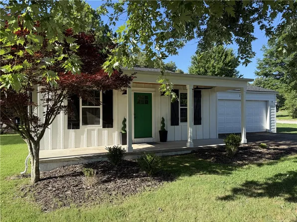 2306 Anvil Dr, Harrison, AR 72601