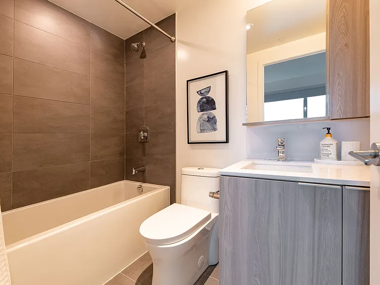 223 Redpath Ave — Photo 177