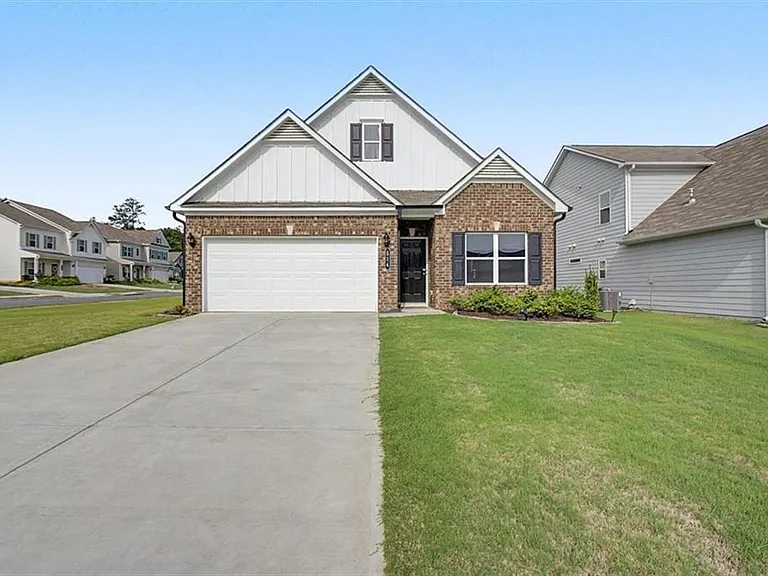 514 Denton Dr — Photo 2