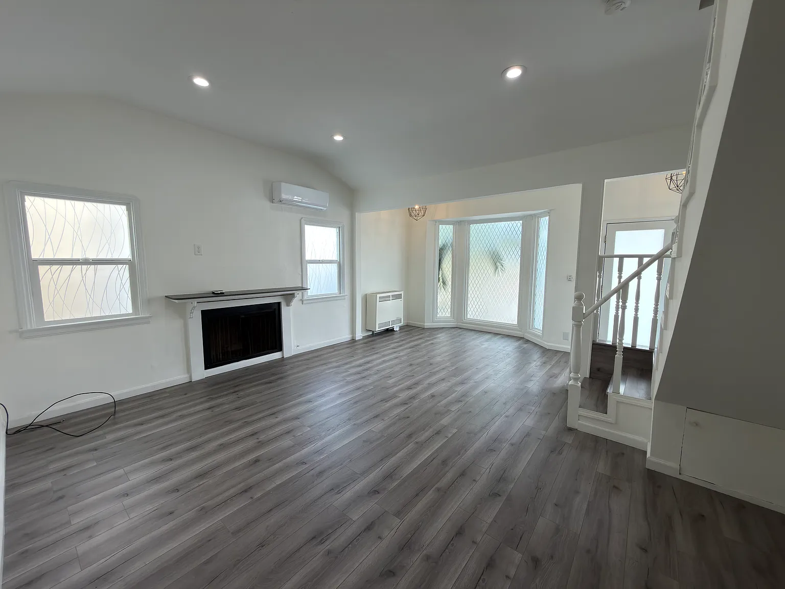 4 bed, 1891 sqft, $5,275 — Photo 2