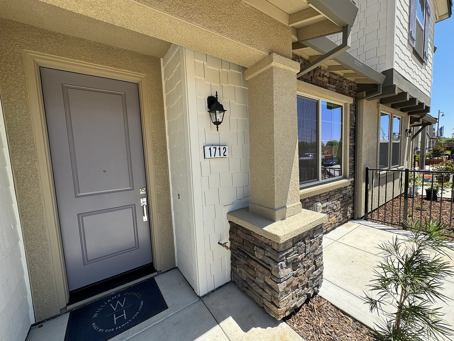 1712 Perfect Day Pl — Photo 2
