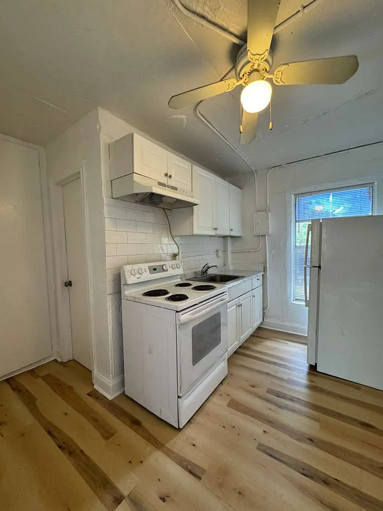 840 Northwest 5th Avenue - 6 — Photo 4