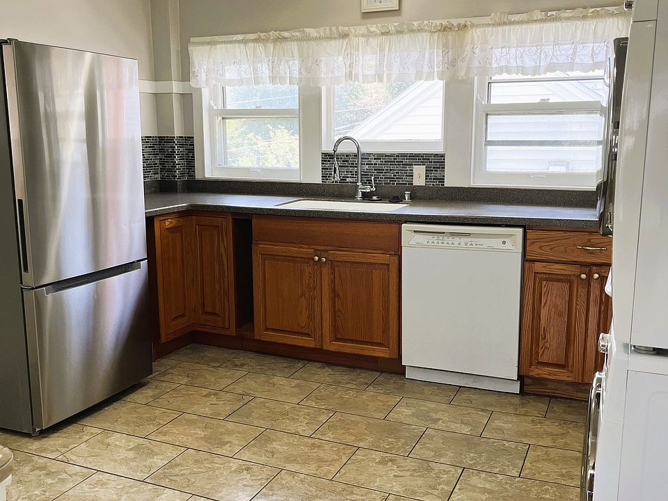 Large bright kitchen.