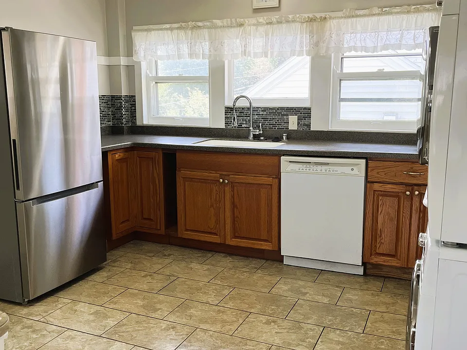 Large bright kitchen.