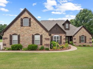 18 Longacre Dr, Ramona, OK 74061