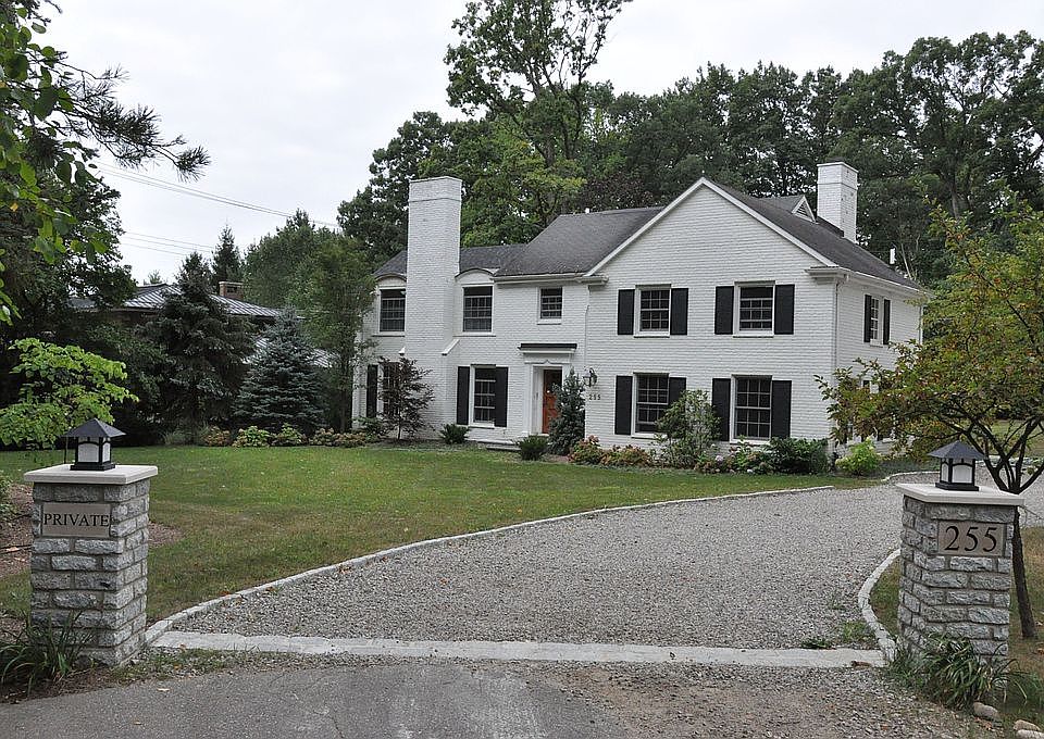 2nd image of 255 Lone Pine Ct