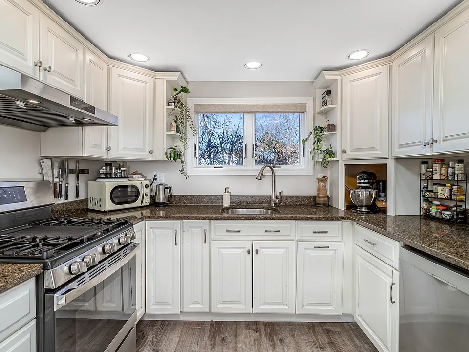431 Massasoit Rd #2