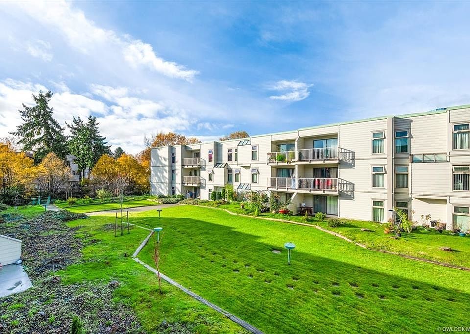 2nd image of 8500 Lansdowne Rd #129