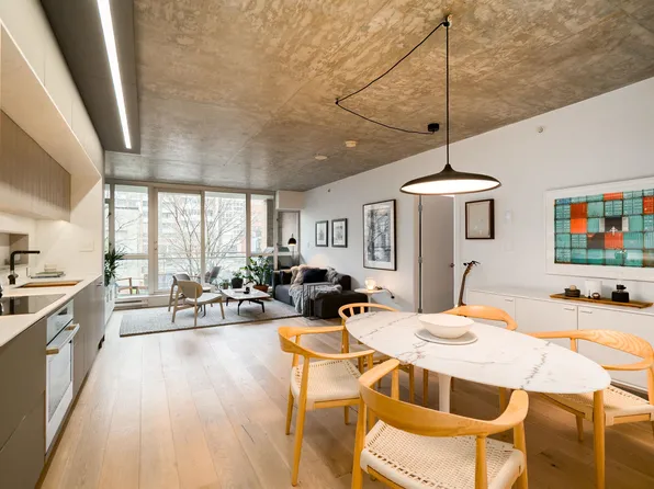 221 Union St #314, Vancouver, BC V6A 0B4