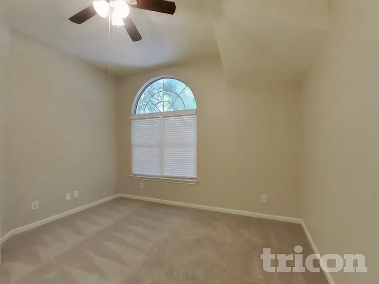 419 Windhurst Dr — Photo 10