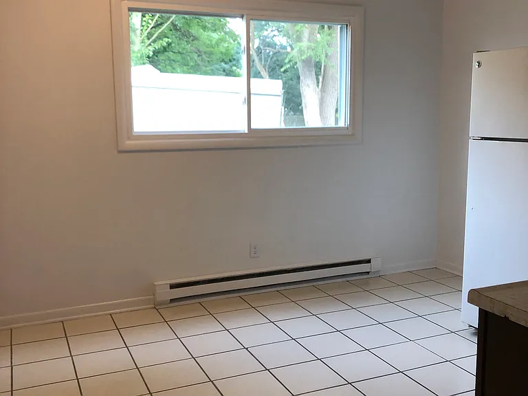 301 Wilshire Dr #1 — Photo 9