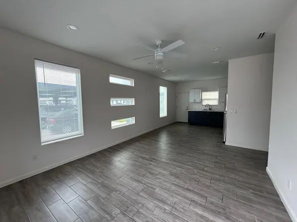 2607 E Hackberry Ave, Hidalgo, TX 78557