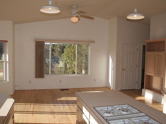 Kitchen Island and Kitchenette