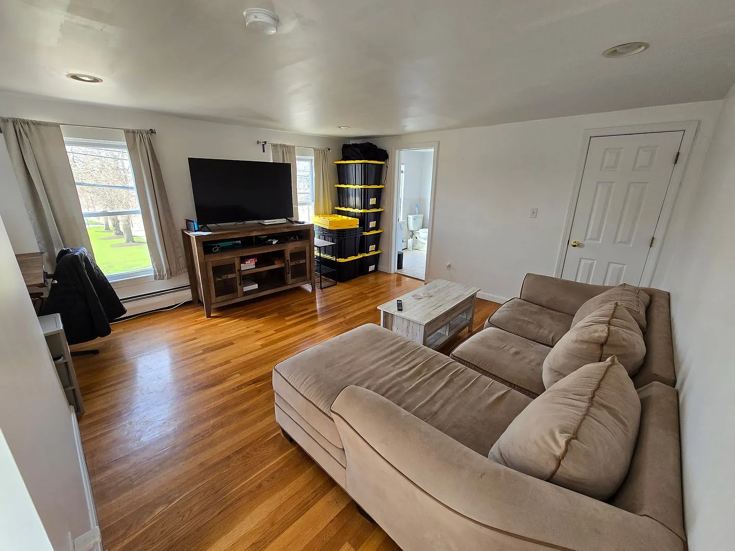 No Brokers Fee, Parking Included, In-Unit Washer and Dryer — Photo 4
