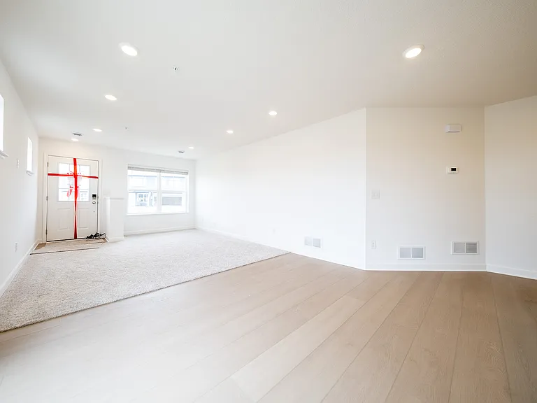 15142 Archdale Ln — Photo 2