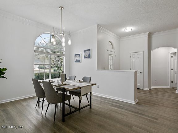 5th image of 744 WESTMINSTER Drive