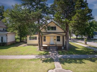901 E 11th Ave, Winfield, KS 67156