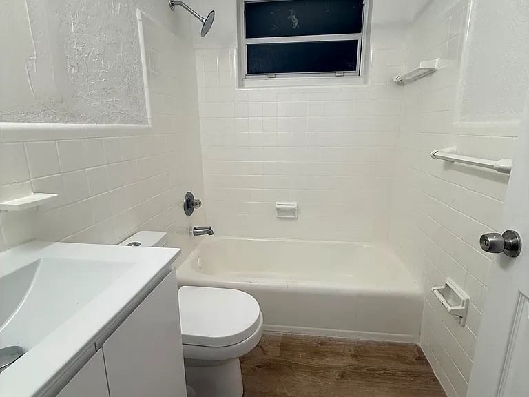 1041 NW 30th St #1 — Photo 8