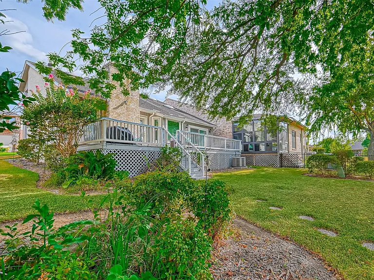 131 Cove Cir — Photo 40