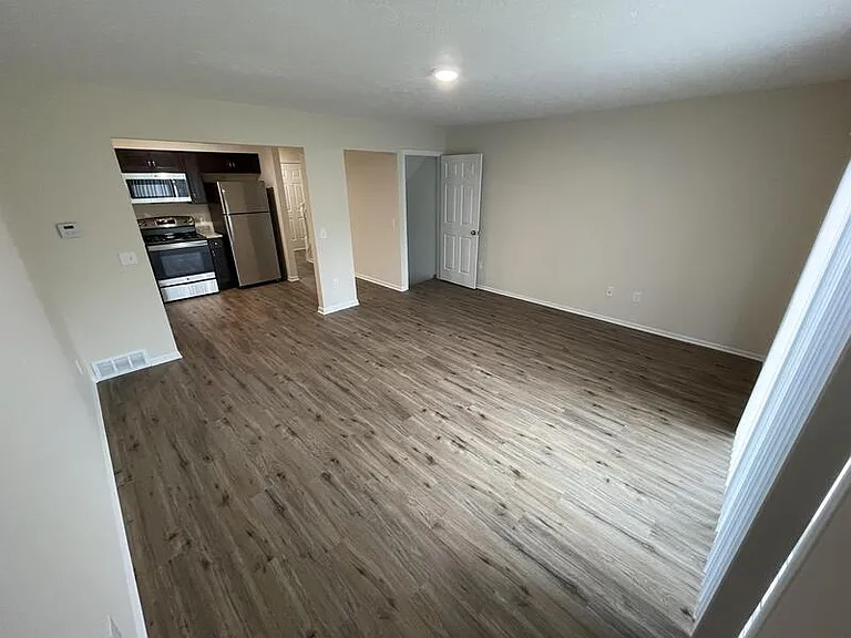 4757 Ledgewood Dr #5C — Photo 4