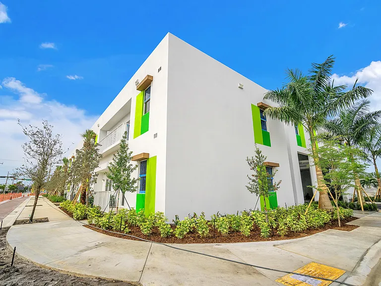 Hallandale City Center — Photo 22
