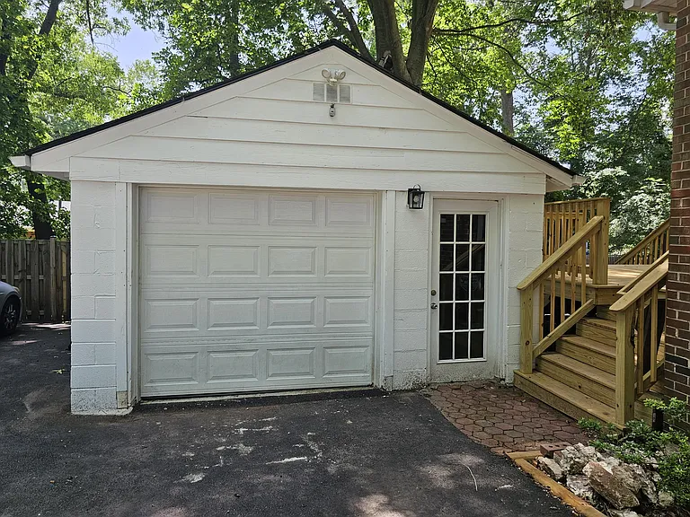 1 Car Garage