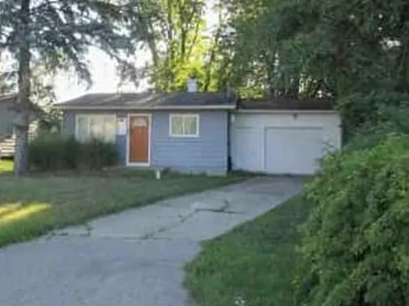 2153 Sandalwood Dr, Burton, MI 48519