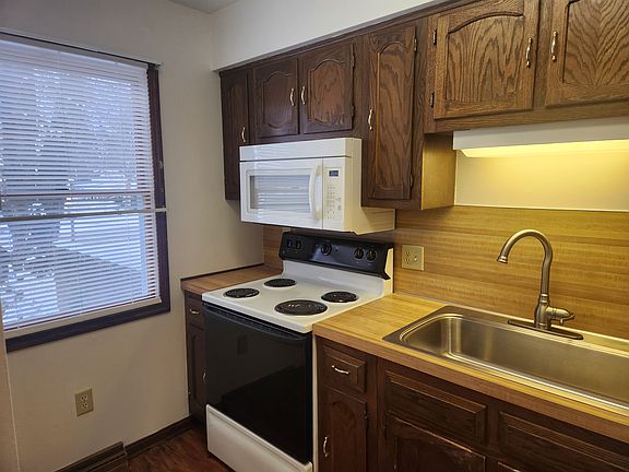 2nd image of 104 Oakmont Ct