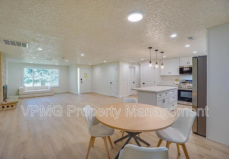 19419 NE 11th St — Photo 16