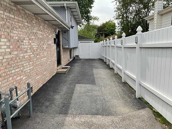 5th image of 15014 Irving Ave S