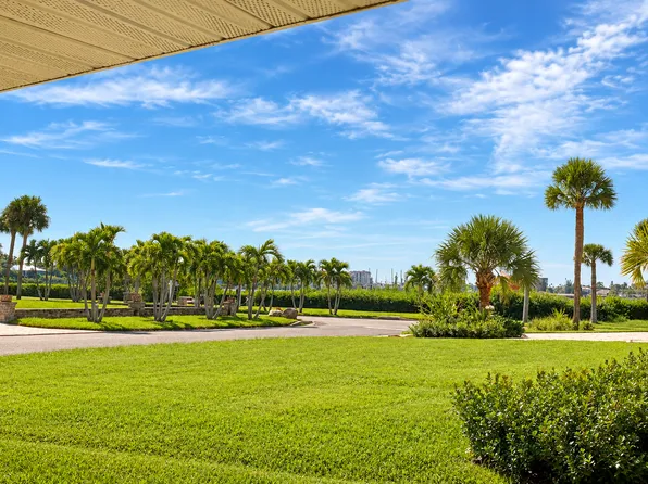 304 Colonia Ln W, Nokomis, FL 34275