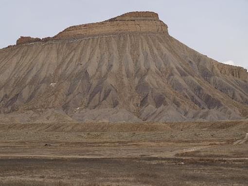 2nd image of 826 33rd Rd