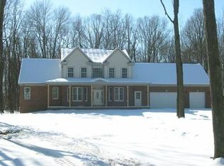 7100 Avey Ln, South Lyon, MI 48178
