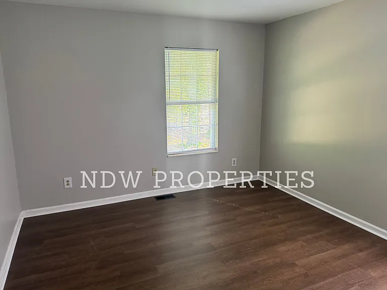 136 Butternut Ct — Photo 5