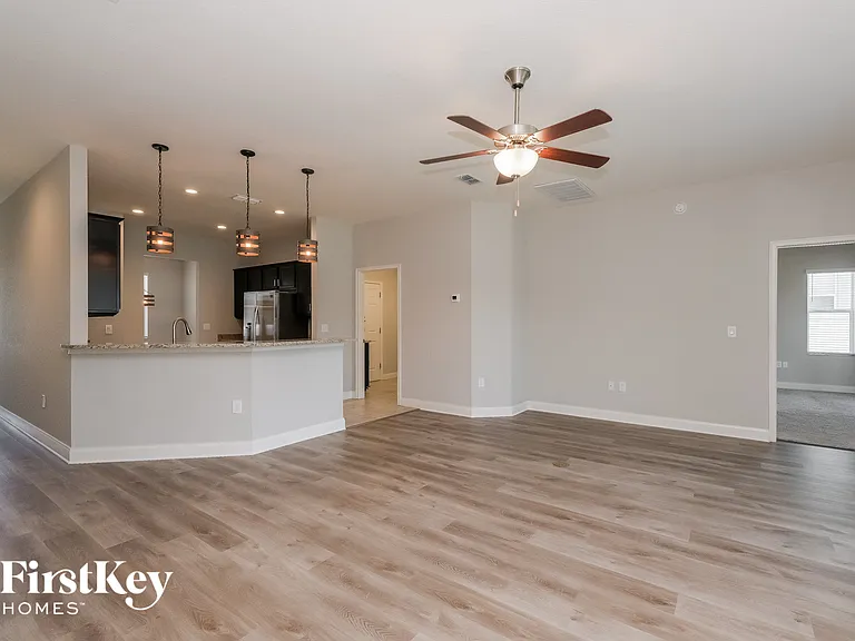 5812 Valentino Way — Photo 2