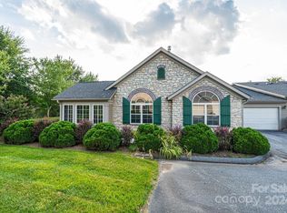 808 Wynnshire Dr #D, Hickory, NC 28601