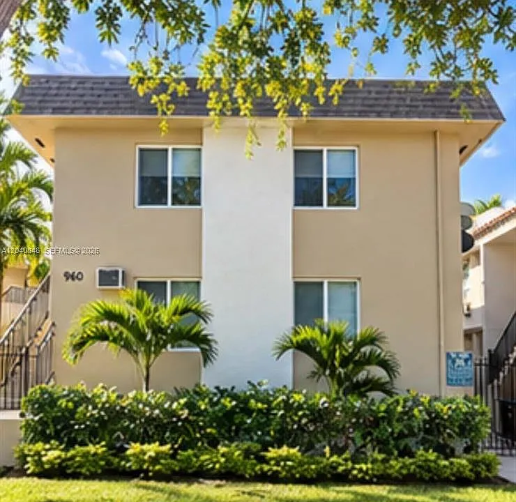 960 Biarritz Dr #2