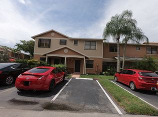 10556 NW 8th St, Pembroke Pines, FL 33026