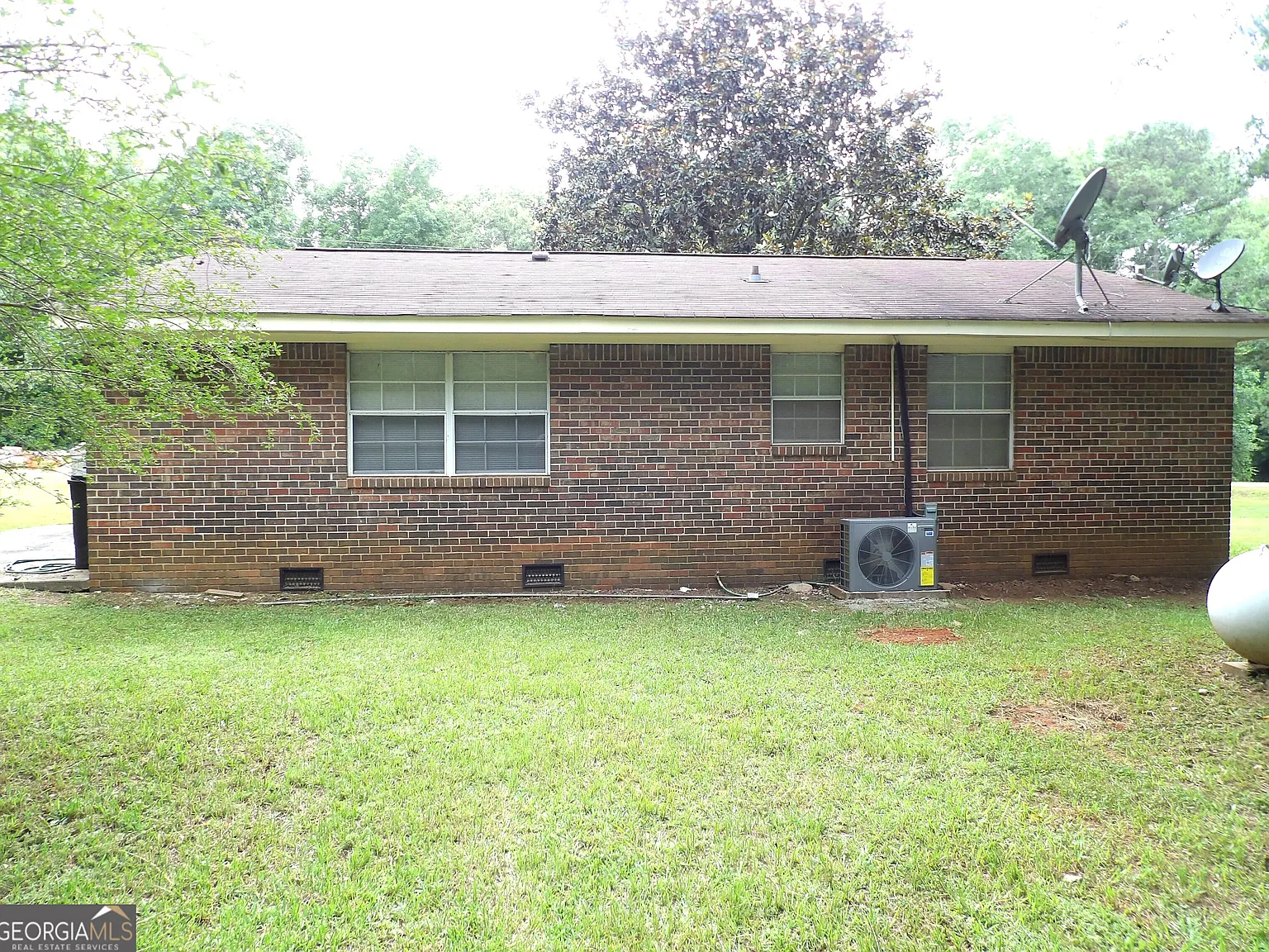3 bed, 1.0 bath, 1025 sqft, $1,450 — Photo 3