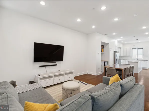 1324 N Howard St, Philadelphia, PA 19122