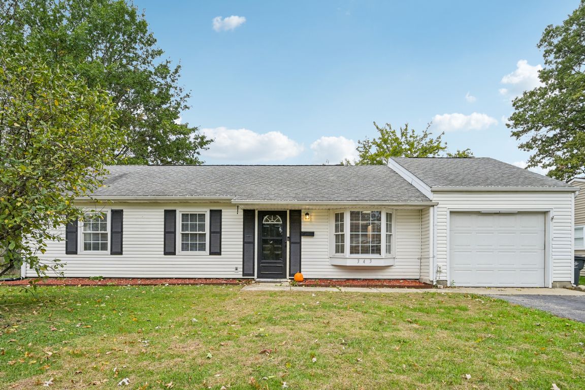 Amesbury Dr-S2310-001.jpg