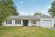 Amesbury Dr-S2310-001.jpg