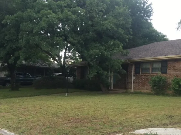 2101 Botts Dr, Arlington, TX 76012