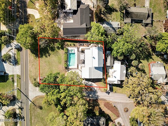 3rd image of 428 N Riverside Dr