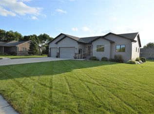 1108 Silver Ln, Aberdeen City, SD 57401