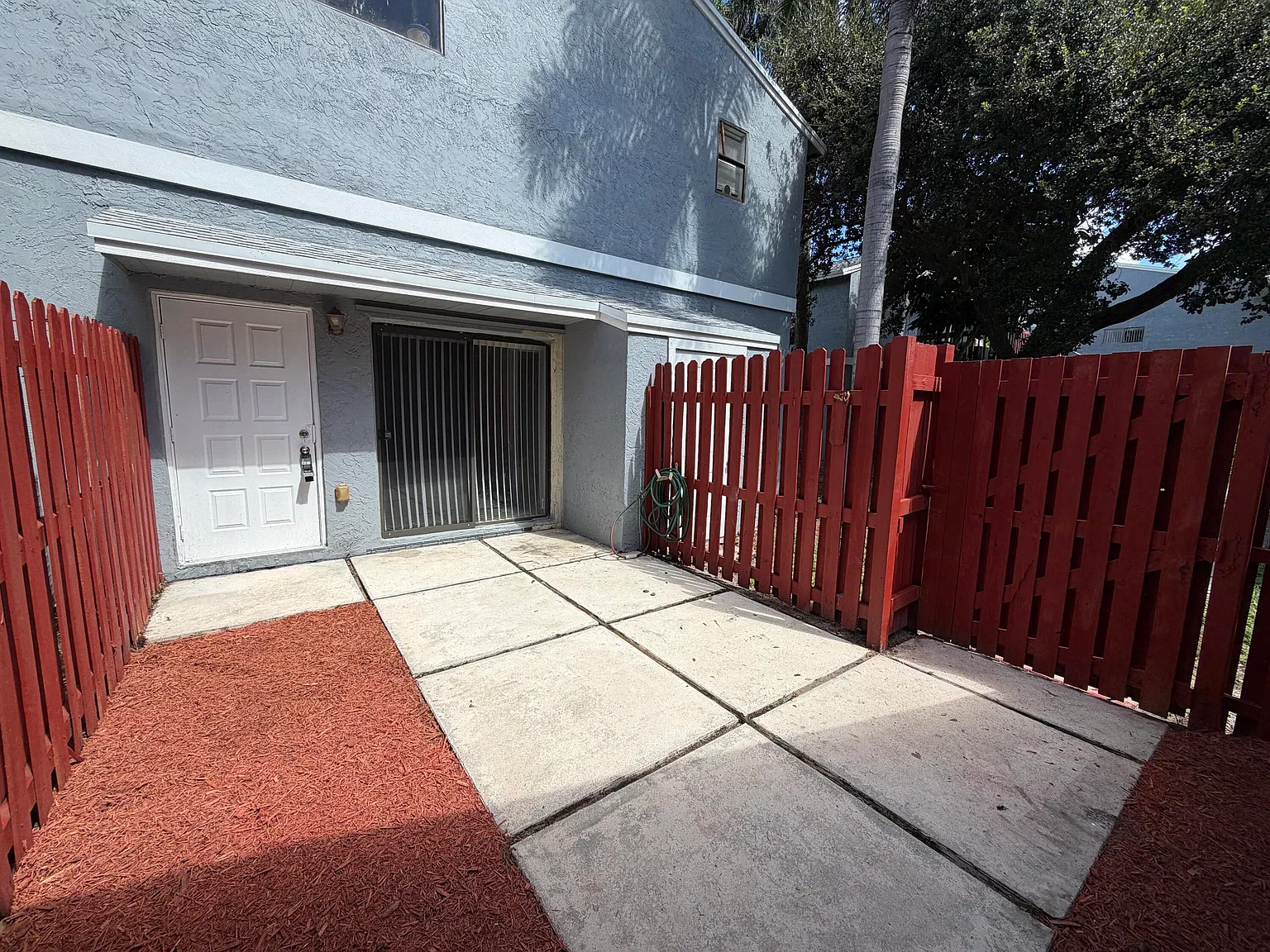 2 bed, 2.0 bath, 864 sqft, $2,000 — Photo 1