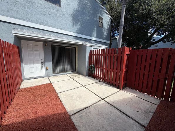 9 Crossings Cir APT D